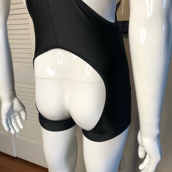 Mens SkinFit dangerous curves singlet size small. - Picture 8 of 8